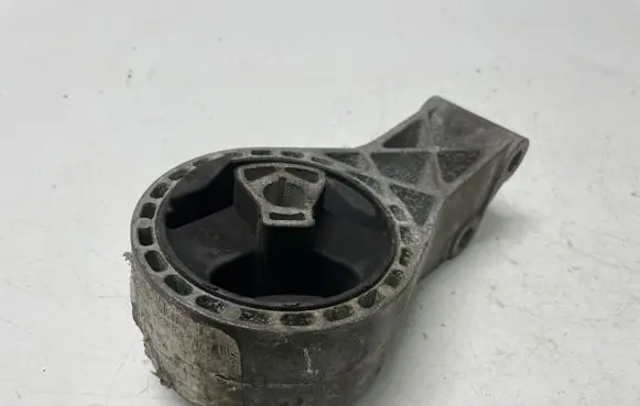 Opel Insignia A Engine mount bracket 13228305