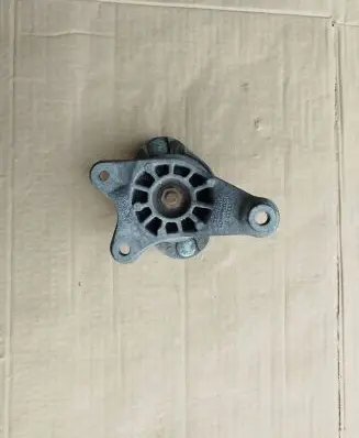 Audi A4 S4 B7 8E 8H Gearbox mounting bracket 8E0399105DE