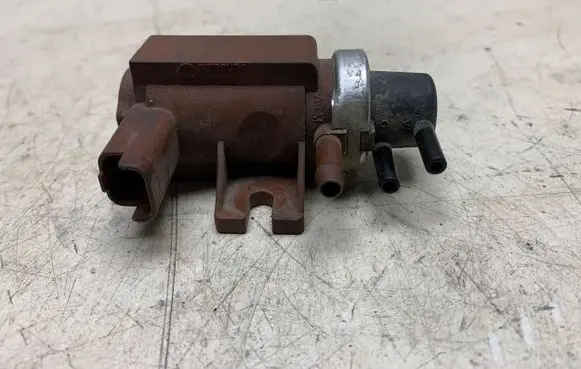 Citroen C4 I Picasso Turbo solenoid valve 9652570180 70096803
