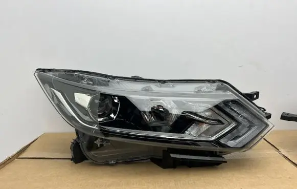 Nissan Qashqai Headlight/headlamp 10019009