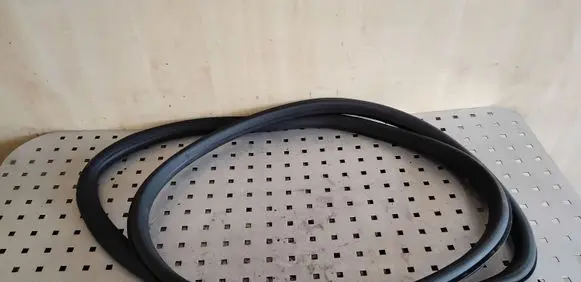 Opel Astra J Front door rubber seal