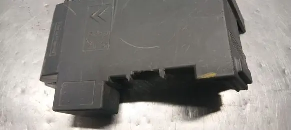 Peugeot 5008 Fuse box cover 9664947780
