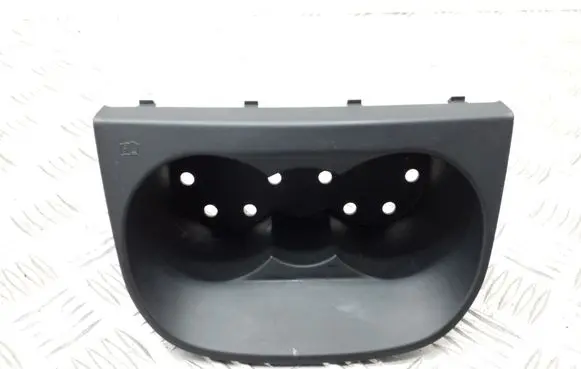 Cup holder front