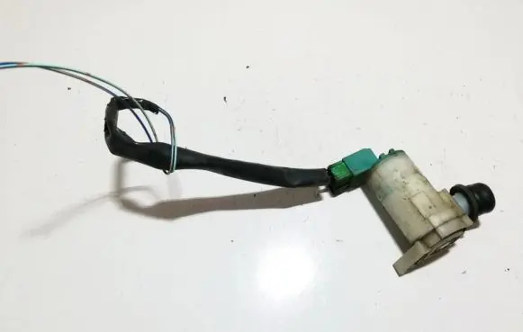 Nissan X-Trail T30 Windscreen/windshield washer pump 2224616a