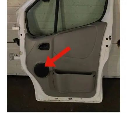 Renault Trafic II (X83) Front door speaker cover trim 7700812471