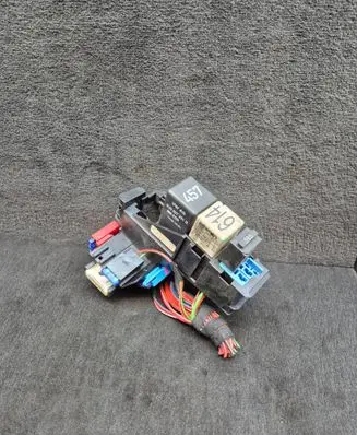 Audi A4 S4 B7 8E 8H Relay mounting block 8E1937503B 038907281B 0281003032