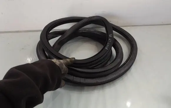 Volkswagen Polo IV 9N3 Front door rubber seal 6Q4867911K