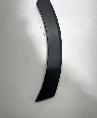 Rear fender molding trim