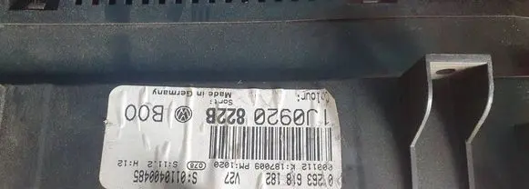 Volkswagen Golf IV Speedometer (instrument cluster) 1J0920822B 0263618182 S0110400485