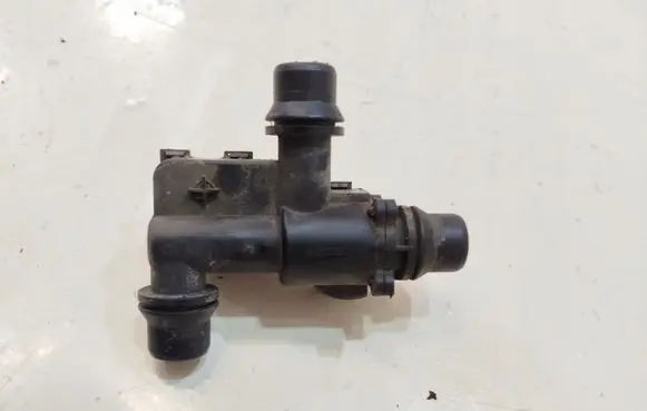 Mercedes-Benz C W205 Water pump A0005002340