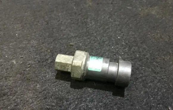 Renault Megane I Air conditioning (A/C) pressure sensor 7700424025 NLT-914-917