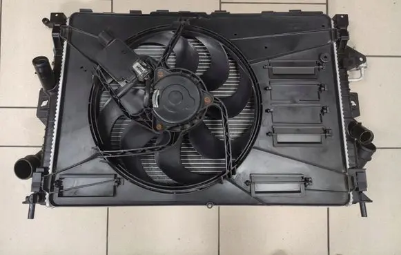 Ford Kuga I Radiator set 8V418005DA