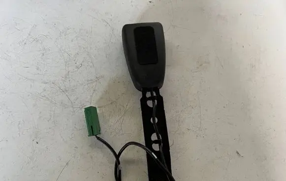 Volvo XC70 Front seatbelt buckle 31369787