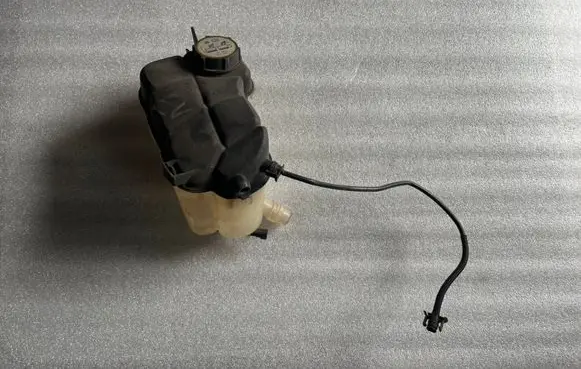Land Rover Evoque I Coolant expansion tank/reservoir BJ328K218A