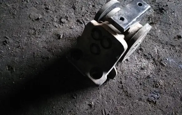 Hyundai Getz Engine mount bracket