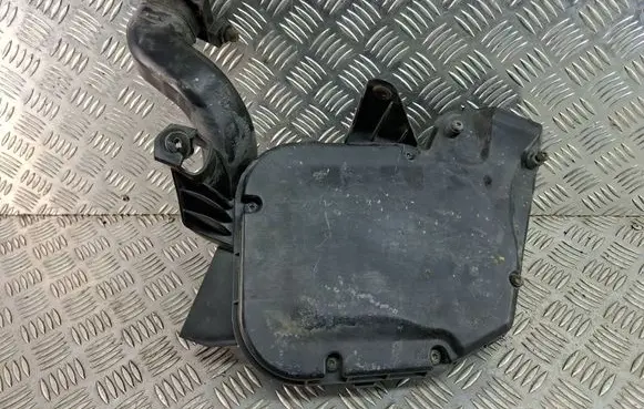 Volvo V40 Engine control unit box 31370196