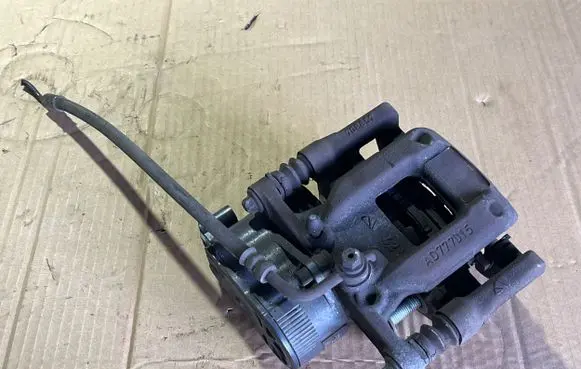 Peugeot 5008 II Rear brake caliper AD777015 9819060980