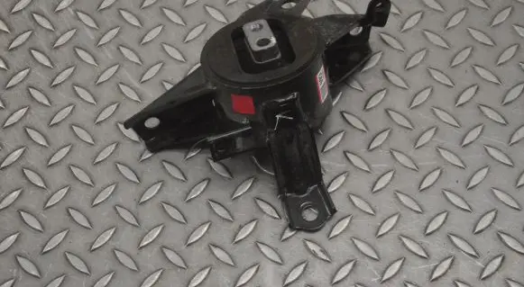 KIA Sorento Engine mount bracket 2105260071
