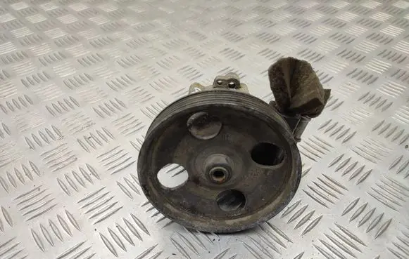 Peugeot 607 Power steering pump 9640886480