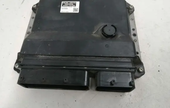 Toyota Prius (XW30) Engine control unit/module 8966147280 2753007393