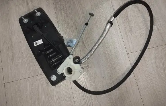 Audi A4 Allroad B9 Gear shift cable linkage 8W0713052K 13097715 959621