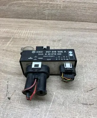 Volkswagen Golf III Coolant fan relay 357919506A 898719000