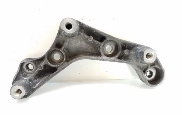 Mercedes-Benz E W212 Engine mounting bracket A2720140295