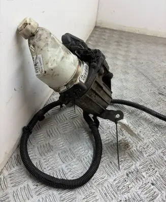 Opel Astra H Power steering pump 13192897