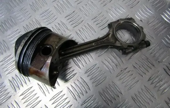 Mitsubishi Galant Piston with connecting rod