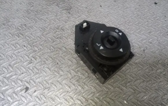 KIA Venga Wing mirror switch 457480