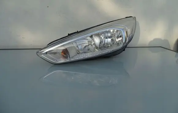 Ford Focus Headlight/headlamp 13W030
