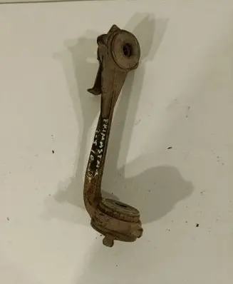 Nissan Primastar Front differential bracket 28101