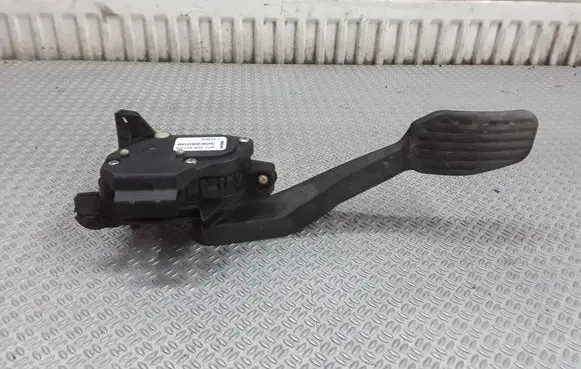 Volvo V70 Accelerator throttle pedal 30636006