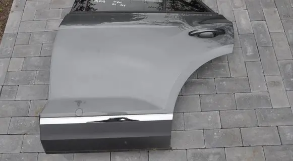 Volkswagen T-Roc Rear door