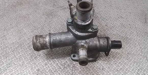 Volkswagen Golf IV Engine coolant pipe/hose 038121133A