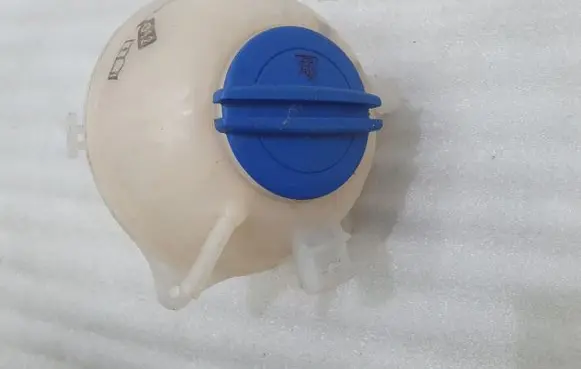 Volkswagen Polo IV 9N3 Coolant expansion tank/reservoir 6Q0121407A