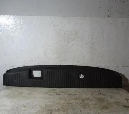 Front sill (body part)