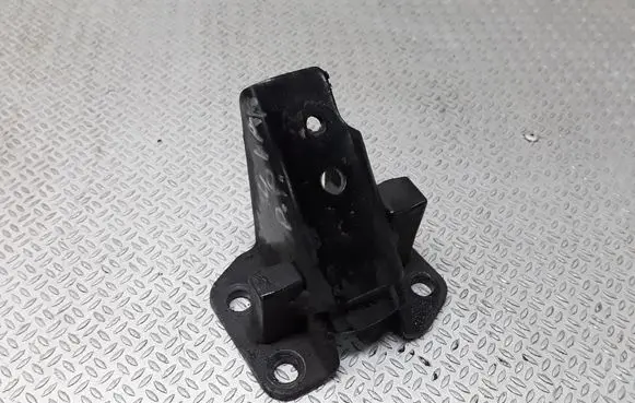Mitsubishi Pajero Engine mounting bracket