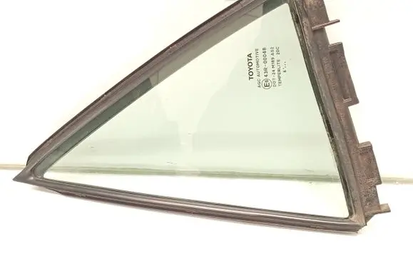 Toyota Auris 150 Rear vent window glass E643R00048 6818902090