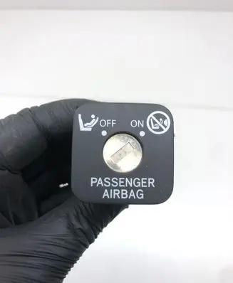 Toyota Avensis T270 Passenger airbag on/off switch 