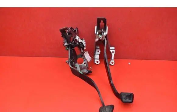 Toyota Avensis T270 Accelerator throttle pedal