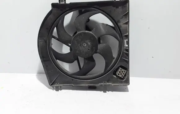Renault Twingo II Radiator cooling fan shroud 8200531118