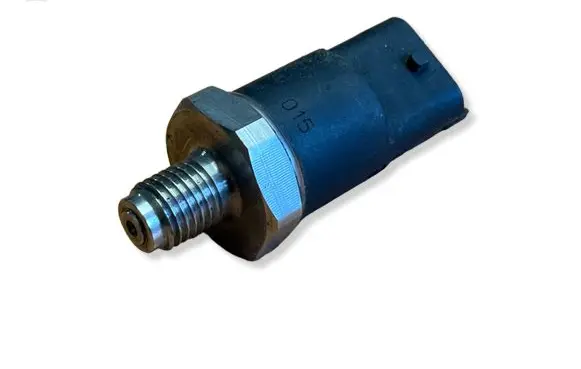 BMW 5 E39 Fuel pressure sensor 0281002405