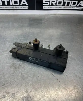 Mercedes-Benz S W220 Air suspension valve block A2203200258