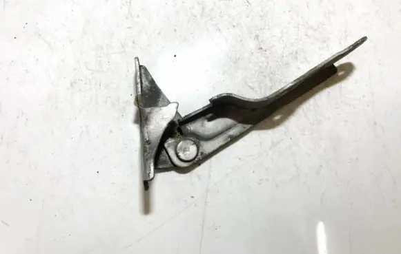 Engine bonnet/hood hinges