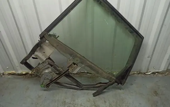 Rear door manual window regulator