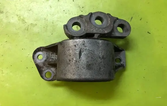 Fiat Punto Evo Engine mount bracket 137090CV 137090CVTT