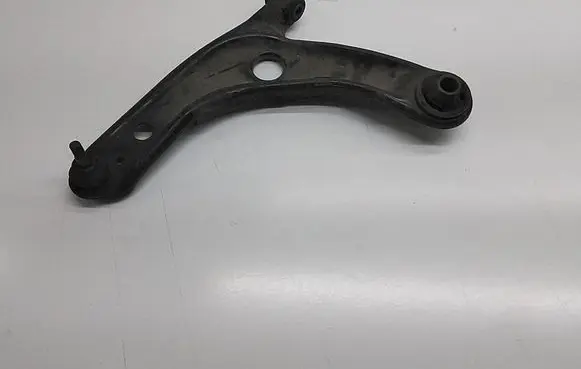 Toyota Yaris Front lower control arm/wishbone 4806909140
