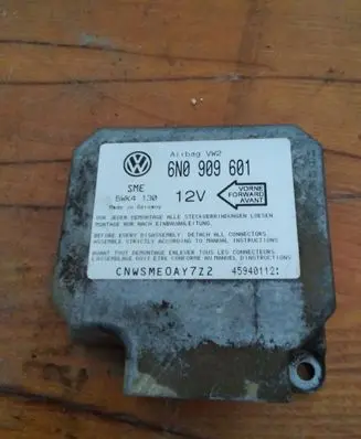 Volkswagen PASSAT B4 Airbag control unit/module 6N0909601