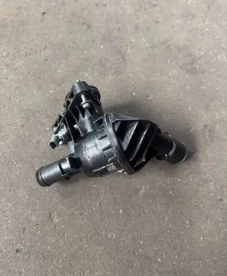 Ford Ranger Thermostat/thermostat housing KK3Q9K478CA